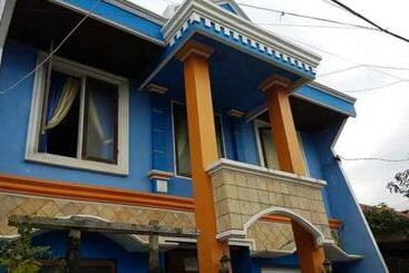 Отель Biru Rumahku