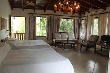 Отель Costa Verde Inn