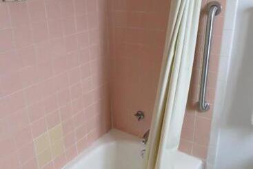 فندق على الطريق Holiday Lodge