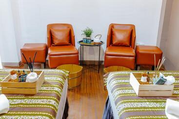 Spacio Caliraya Bed & Breakfast