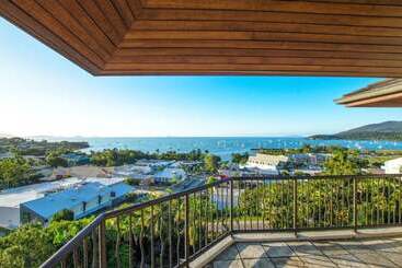 هتل At Water's Edge Resort