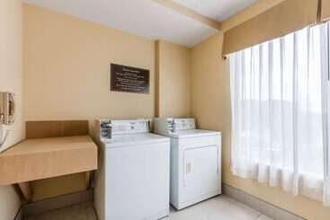 فندق Comfort Suites