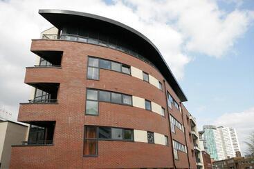 هتل Comfort Zone Apartment  Birmingham