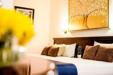 בית מלון כפרי Del Carmen, En El Centro  Desayuno Incluido !