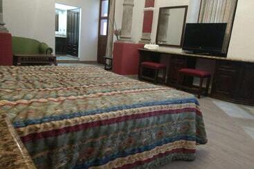 Отель Don Quijote Plaza  Guadalajara Centro Historico