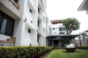 Отель Eh Ejecutivo Urban