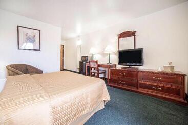 هتل Helena Inn   Airport