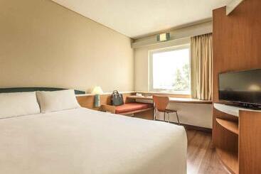 בית מלון כפרי Ibis Guadalajara Expo