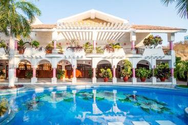 ホテル Capital O  Mexicano Huatulco