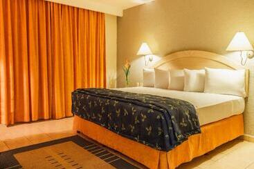 فندق Plaza Inn Express