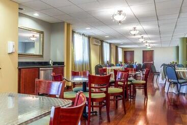 Отель Villa Montes