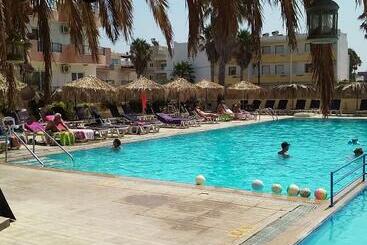 Апартаменты Peters Kool Pool Apts