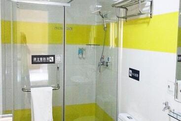 Отель 7 Days Inn Wuhan Jianghan Road Subway Station Branch