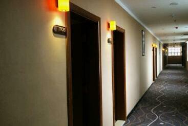 هتل 7 Days Premium Xingyi Airport Branch
