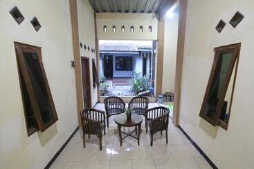 ユースホステル Homestay Sekar Syariah