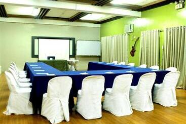 هتل Altaroca Mountain Resort Antipolo