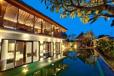ホテル Khayangan Kemenuh Villas By Premier Hospitality Asia