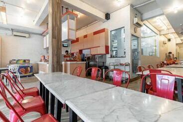 酒店 Reddoorz Plus @ Jalan Veteran Palembang