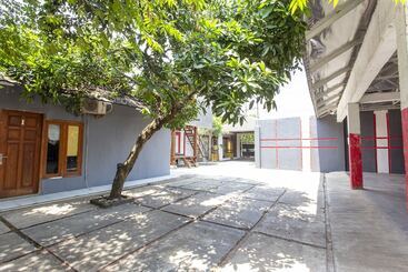 فندق Spot On 1055 Sakura Homestay Syariah