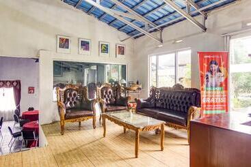 酒店 Spot On 90046 Villa Anyelir Yustik Selabintana