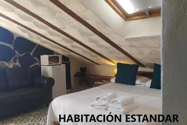 تختخواب و صبحانه Alojamientos La Casa De Piedra