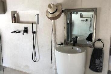 ベッドアンドブレックファースト Simba Safaris African Pride Exotic Lodge