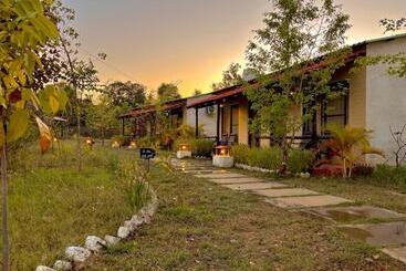 호텔 Grand Narmada Jungle Homestay Resort Bandhavgarh