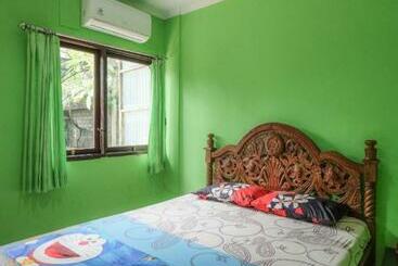 בית מלון כפרי Oyo 90714 Umah Pande Tabanan