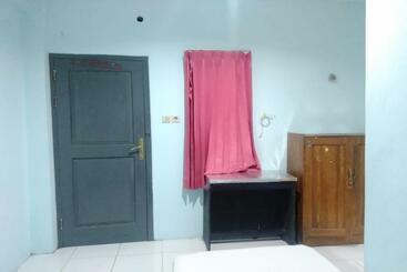 هتل Oyo 90766 Gardenia Boarding House