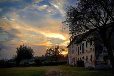 تختخواب و صبحانه Pie Castello