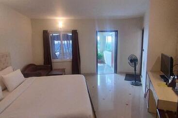 Golden Park Hotel & Resort