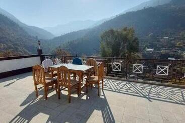 פנסיון Tirthan Crest Hostel & Homestay In Jibbi