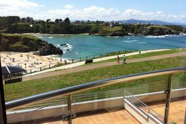 Apartamentos Turísticos Playa De Tapia