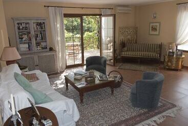 קוטג'' Cortijo De Salia