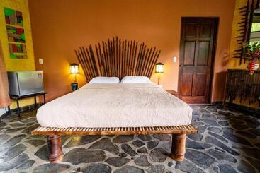 فندق Heliconia Island