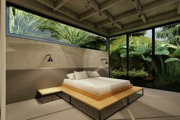 تختخواب و صبحانه The Elemynt Mansion