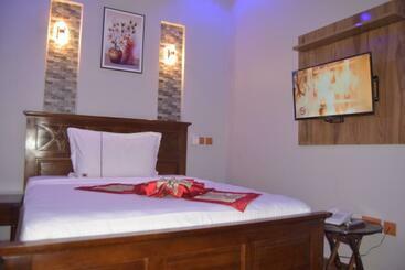 تختخواب و صبحانه Zimbo Golden Vip Lodge