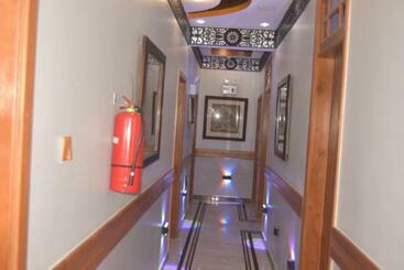 تختخواب و صبحانه Zimbo Golden Vip Lodge