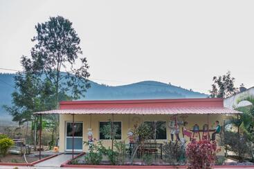 בית מלון כפרי At Home Prakruthi Resorts