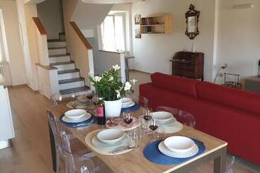 住宿加早餐  Aghèl Luxury Room