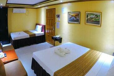 Reddoorz Plus @ Taj Hotel Tuguegarao