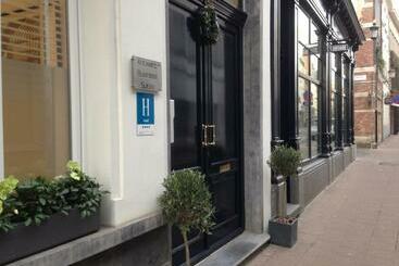 هتل Antwerp Business Suites