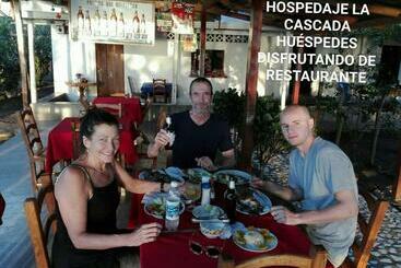 پانسیون Hostal La Cascada