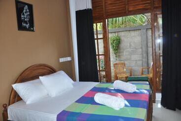 بنسيون Summerland Residence