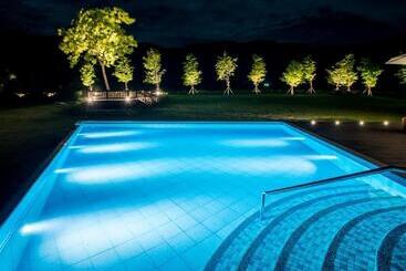 هتل The Silence Manor