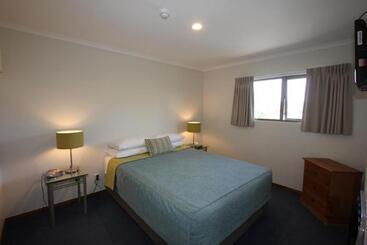 Breakers Motel