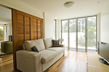 شاليه East On Byron