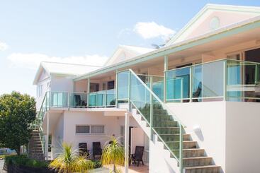 هتل Admirals View Lodge