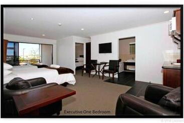 Отель Aotea Motor Lodge