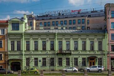 هتل Courtyard By Marriott St. Petersburg Center